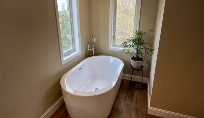 A clean bathtub in the bathroom