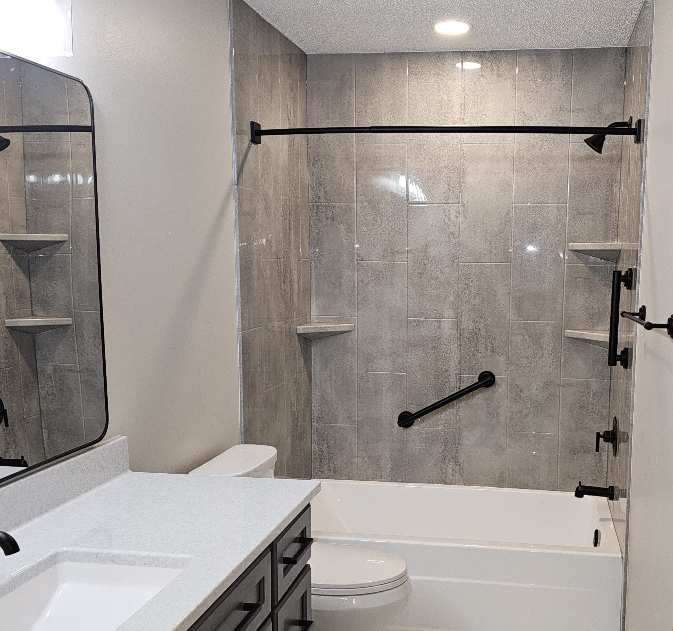 Full Bathroom in Rogers