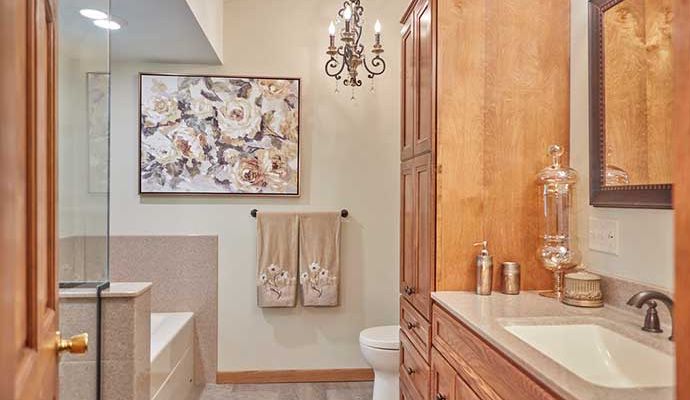 Remolded modern master bathroom